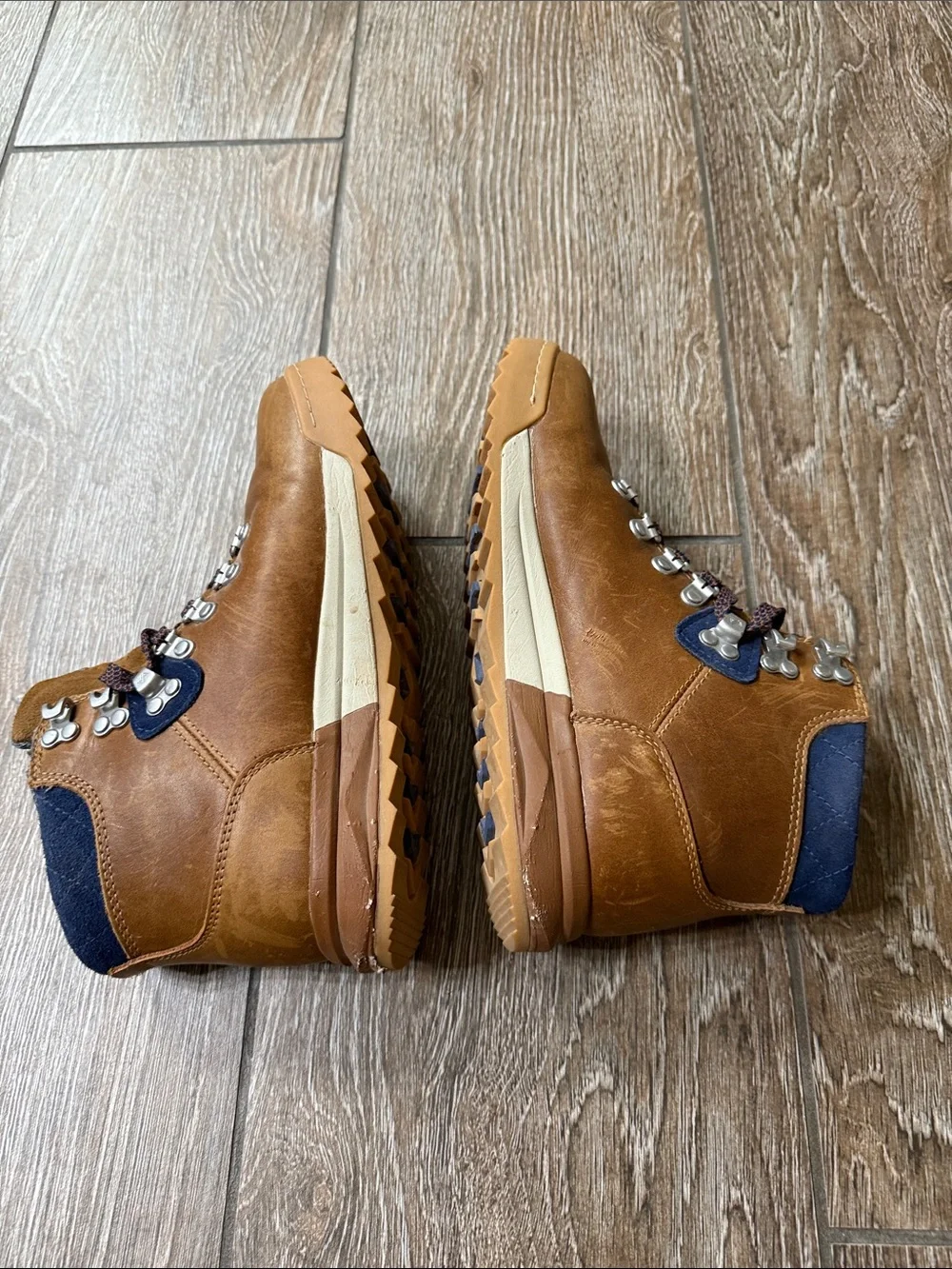 Forsake Women's Patch Mid Waterproof Boots size 7.5